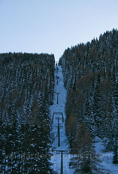 Einer Sesselbahn in Wolkenstein foto