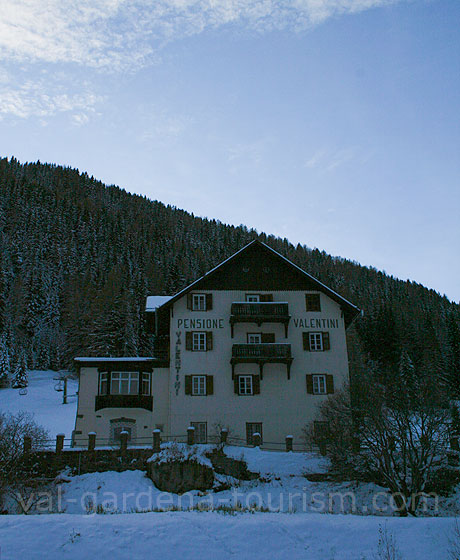 Fassade von Pension Valentini Wolkenstein foto