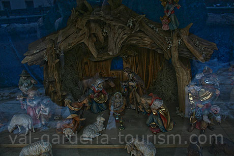 Il presepio in legno Selva Gardena foto